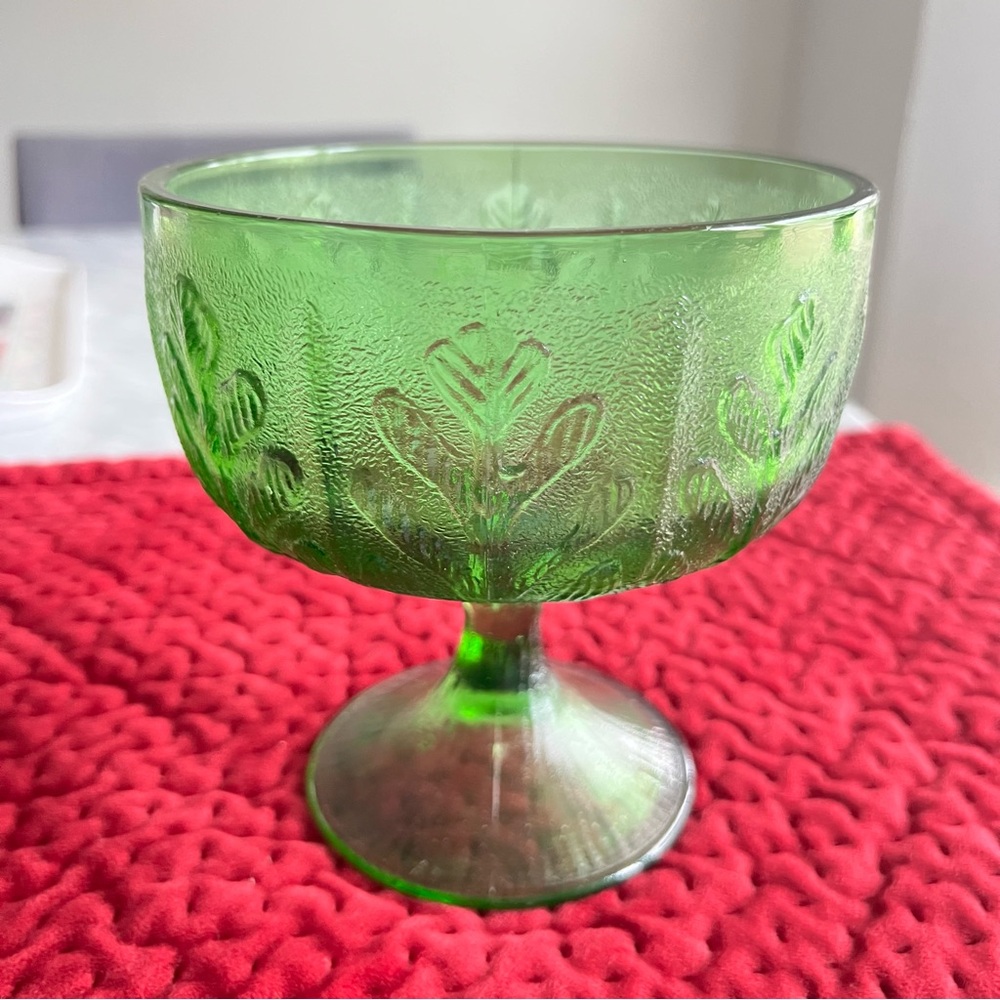 Vintage Green Glass Goblet FTD 1978 - 6” - Picture 1 of 3